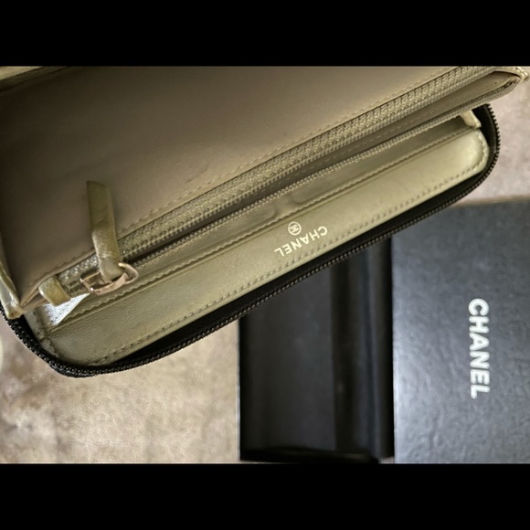 VINTAGE CHANEL CAMELLIA LONG ZIPPY WALLET - Picture 6 of 8